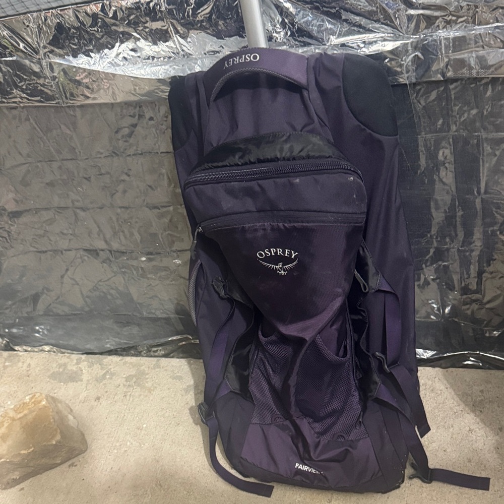 OSPREY Men's Dark Purple Hiking Backpack with Black Accents